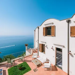  Holiday home Alone
